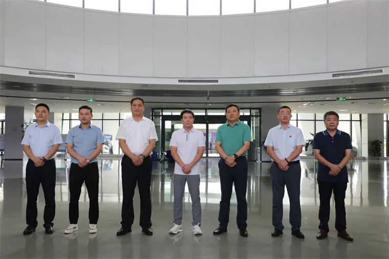 williamhill陪同舒华体育来滨考察体育产业发展情况